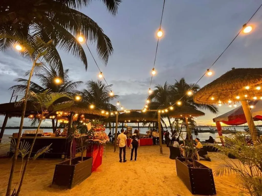轻奢风三房三厕休闲套房6-12人适合家庭入住 金海湾 Danga Bay contacts