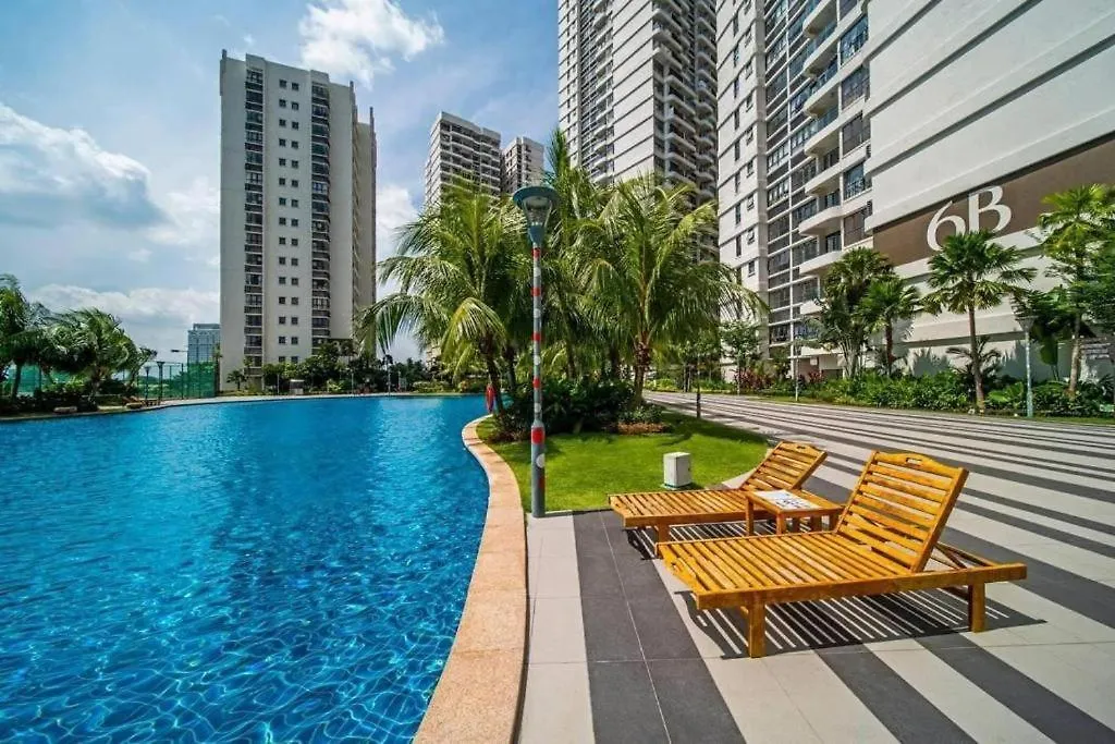 轻奢风三房三厕休闲套房6-12人适合家庭入住 金海湾 Danga Bay Johor Bahru Apartment