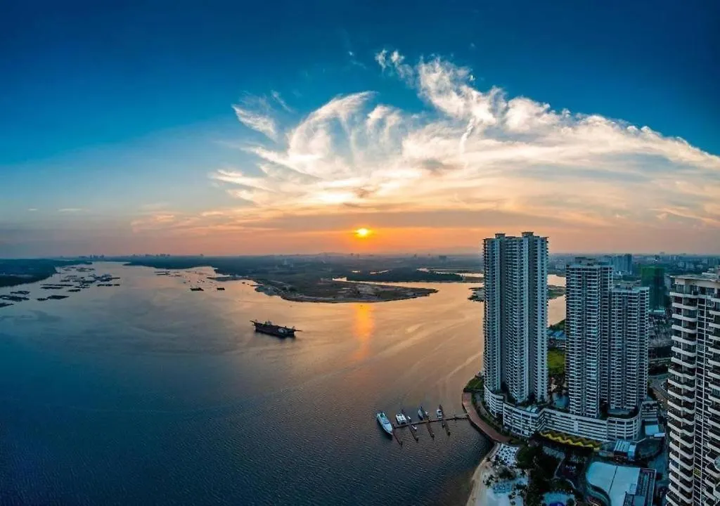 轻奢风三房三厕休闲套房6-12人适合家庭入住 金海湾 Danga Bay Johor Bahru Malaysia