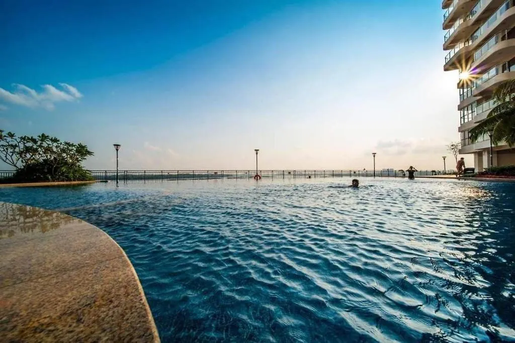 轻奢风三房三厕休闲套房6-12人适合家庭入住 金海湾 Danga Bay Johor Bahru