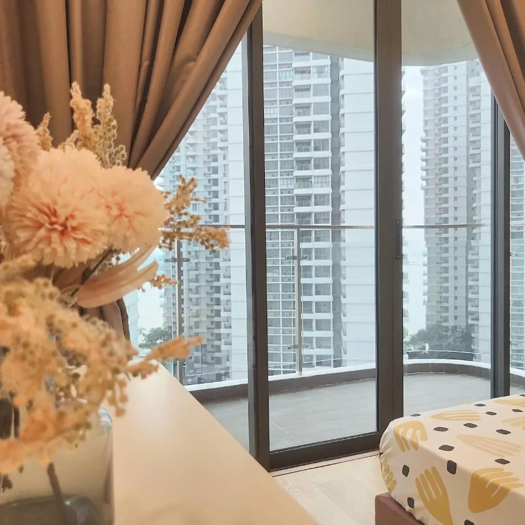 Apartment 轻奢风三房三厕休闲套房6-12人适合家庭入住 金海湾 Danga Bay Johor Bahru
